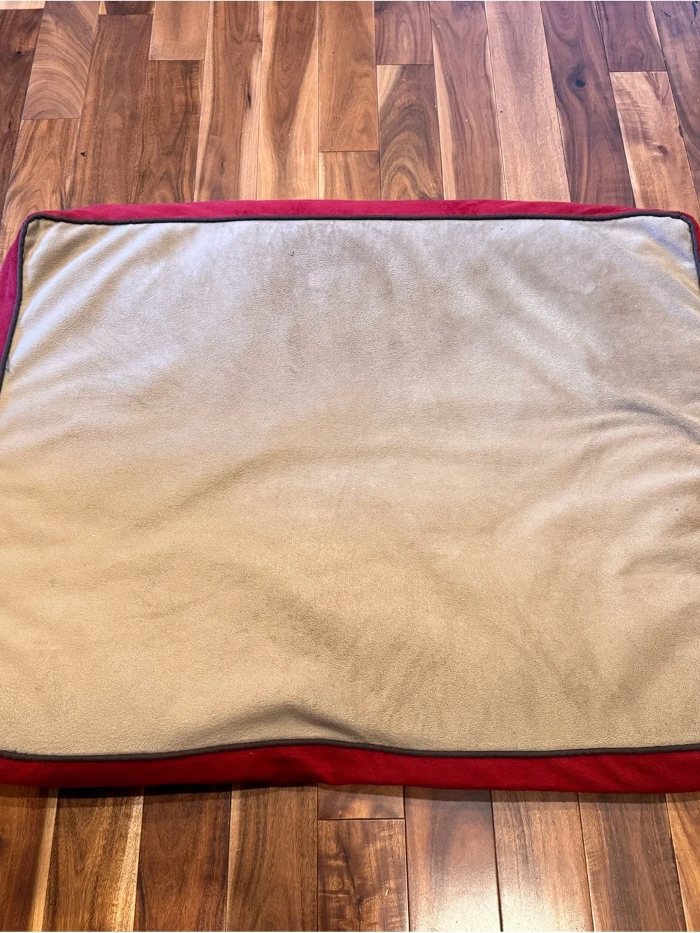 Set of 3 Pet Beds in Tan and Red